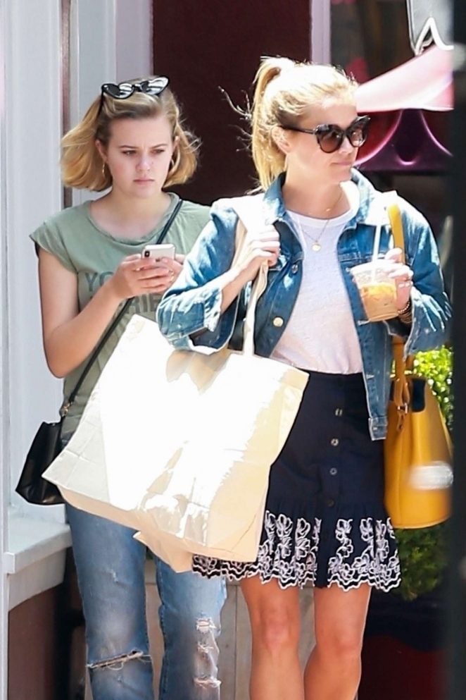 Reese Witherspoon and Ava Phillippe out in Brentwood