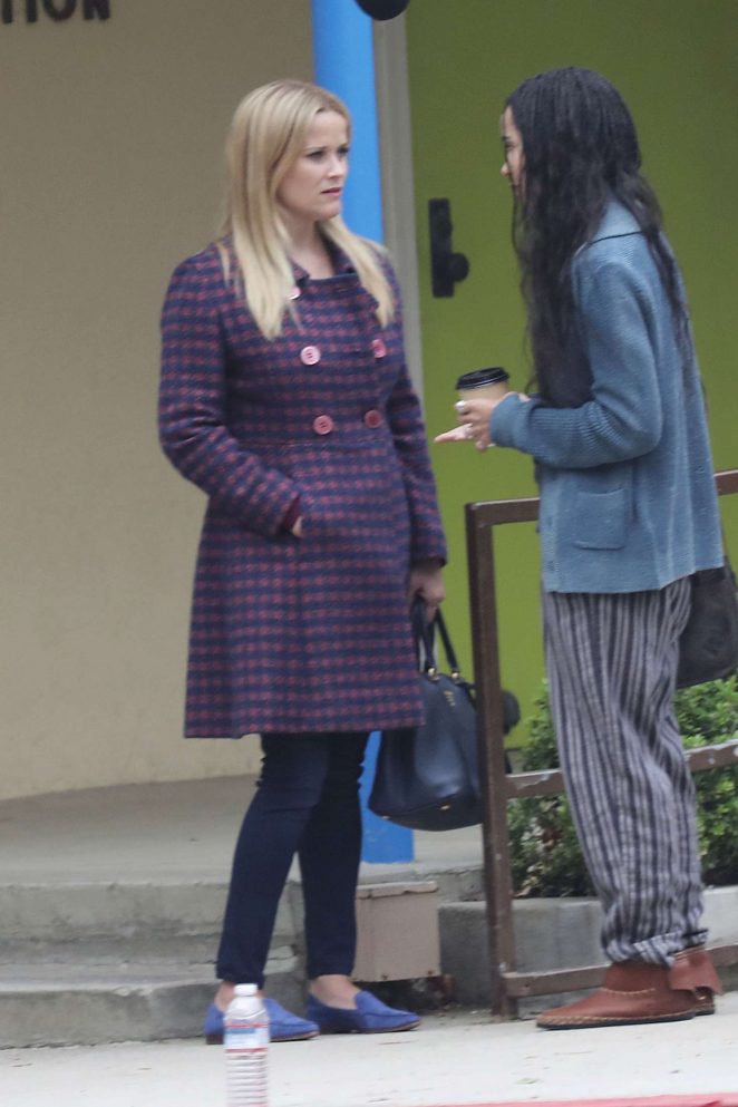 Reese Witherspoon and Zoe Kravitz - Filming a scene for 'Big Little Lies' in Brentwood