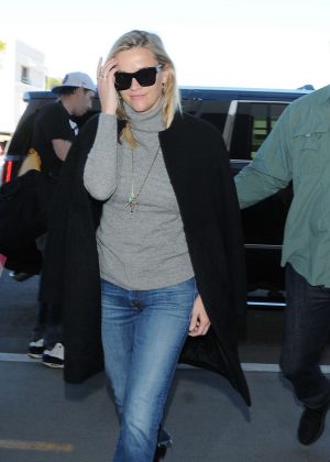 Reese Witherspoon - Arrives to LAX Airport in Los Angeles