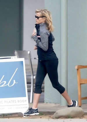 Reese Witherspoon in Leggings at Coffee Shop in Brentwood