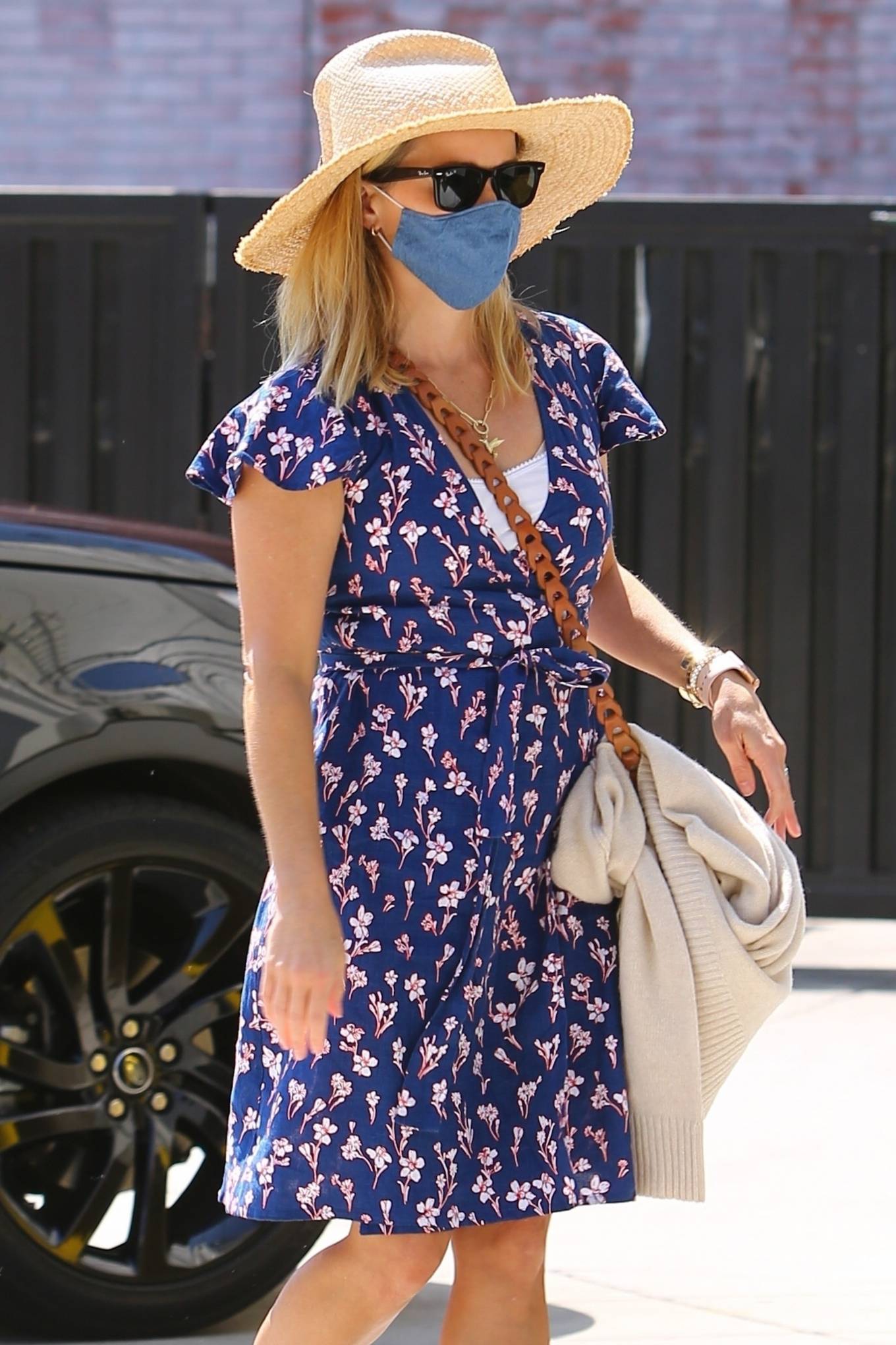 Reese Witherspoon - Cute in a blue summer dress at a skincare spa in Brentwood