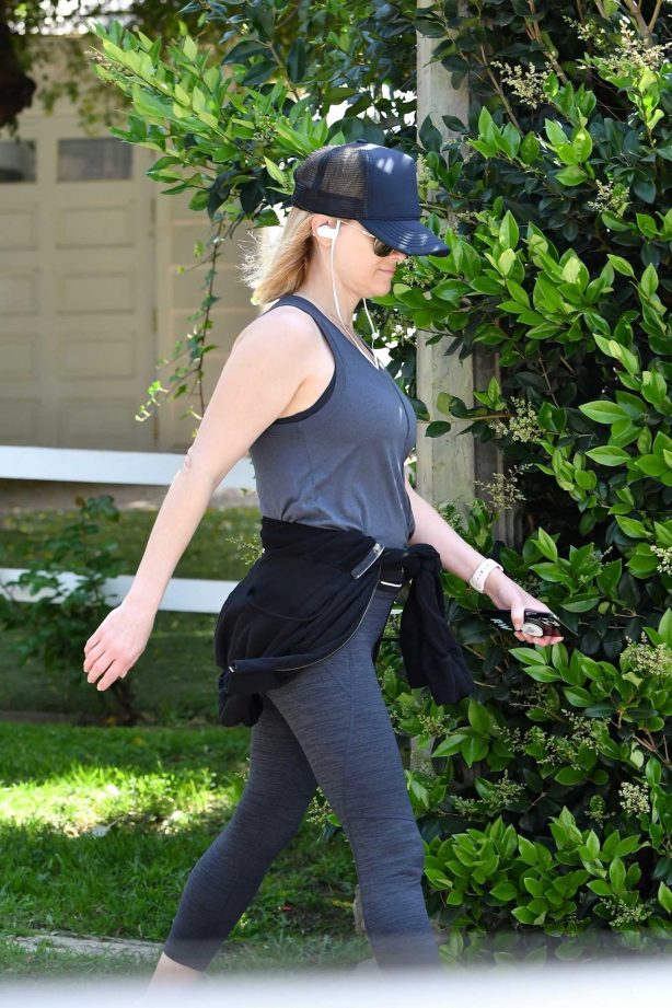 Reese Witherspoon - Goes for a Jog in Brentwood