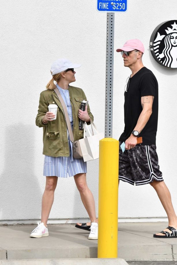 Reese Witherspoon goes out for some shopping with husband Jim Toth