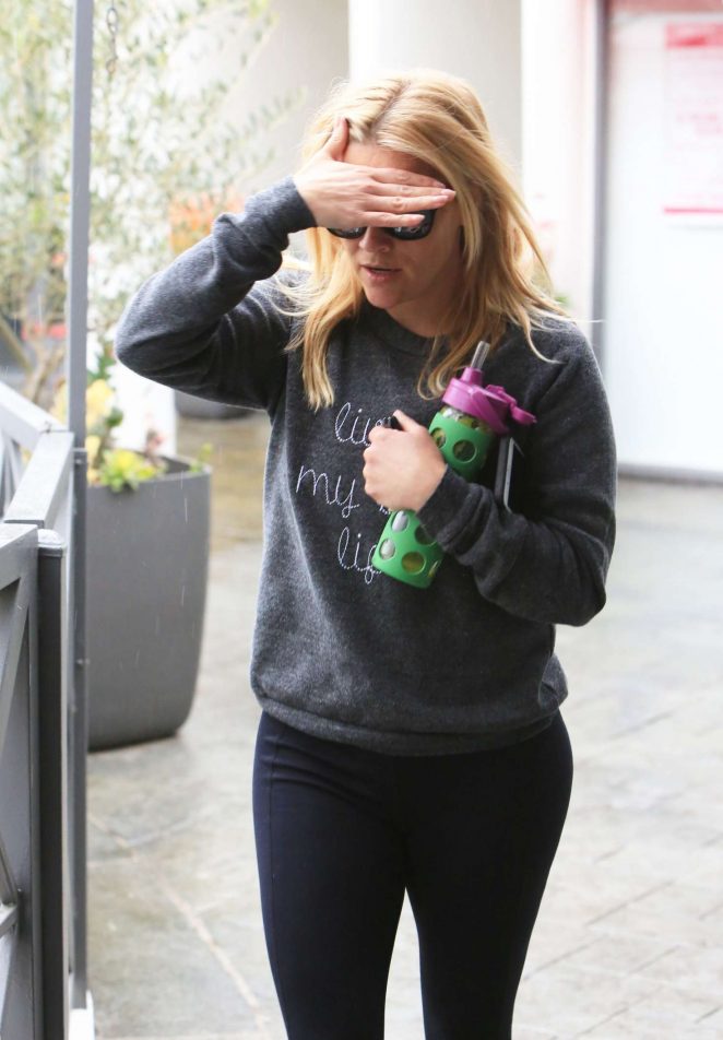 Reese Witherspoon - Heading to the gym in Brentwood