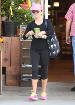 Reese Witherspoon in Tight Leggings Out in Santa Monica