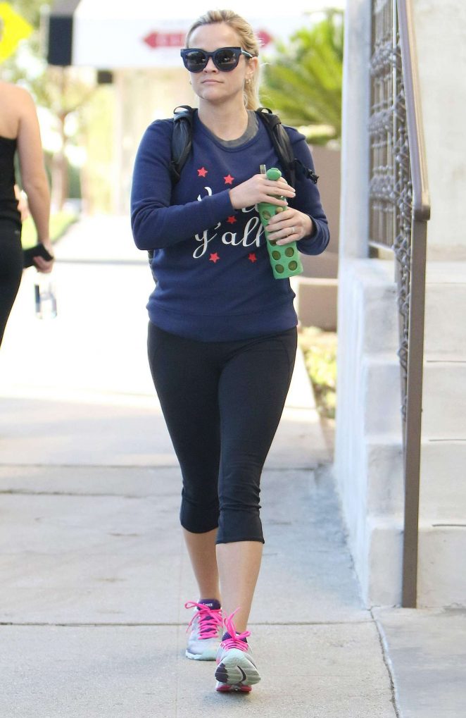 Reese Witherspoon in Tights go to the gym in Brentwood