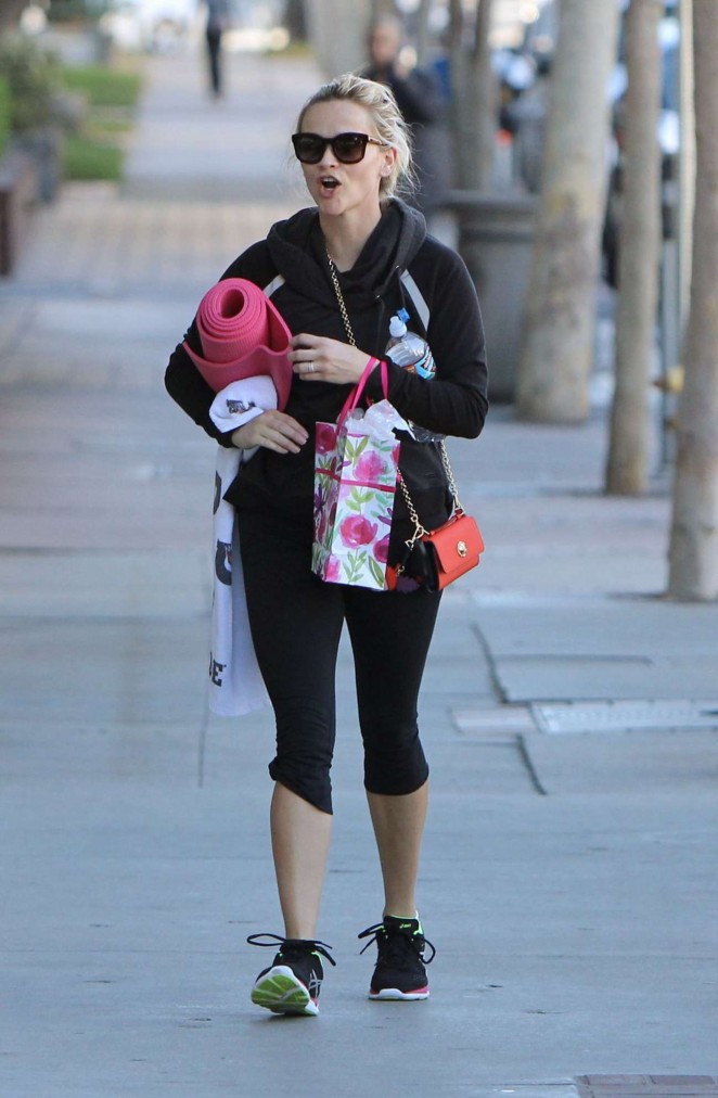 Reese Witherspoon in Tights Leaves Yoga Class in Brentwood