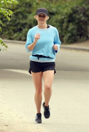 Reese Witherspoon - Jogging candids near her Brentwood home