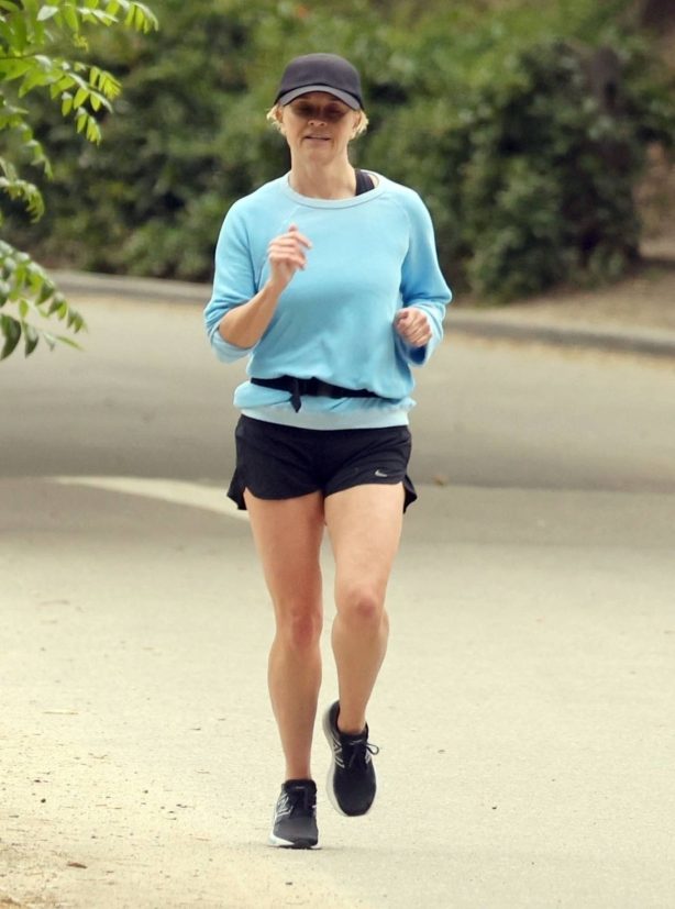 Reese Witherspoon - Jogging candids near her Brentwood home