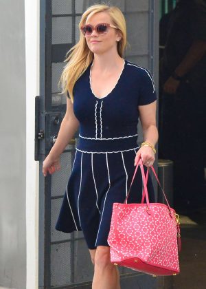 Reese Witherspoon Leaving her office after work in Beverly Hills