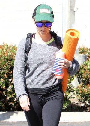 Reese Witherspoon in Tights Leaving yoga class in Brentwood