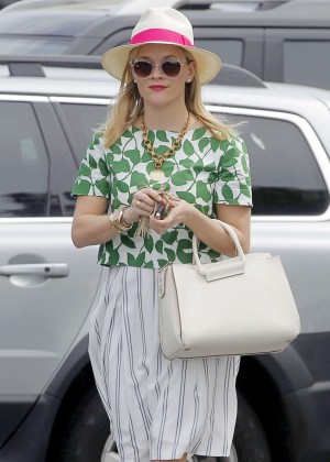 Reese Witherspoon - Out and about in Brentwood