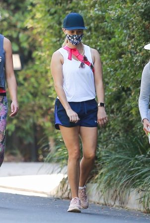 Reese Witherspoon - Out for a hike in Brentwood