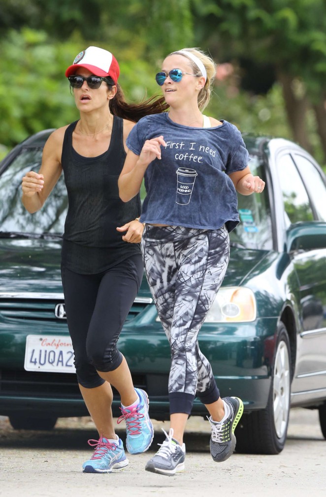 Reese Witherspoon - Out for a jog in Brentwood