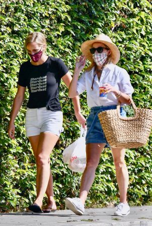 Reese Witherspoon - Out for a walk in Brentwood