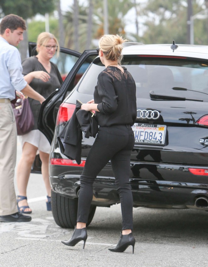 Reese Witherspoon in tight jeans out in Santa Monica