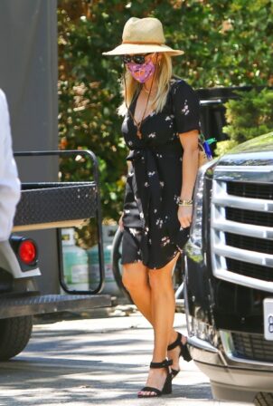Reese Witherspoon - Seen arriving for a Bel-Air meeting