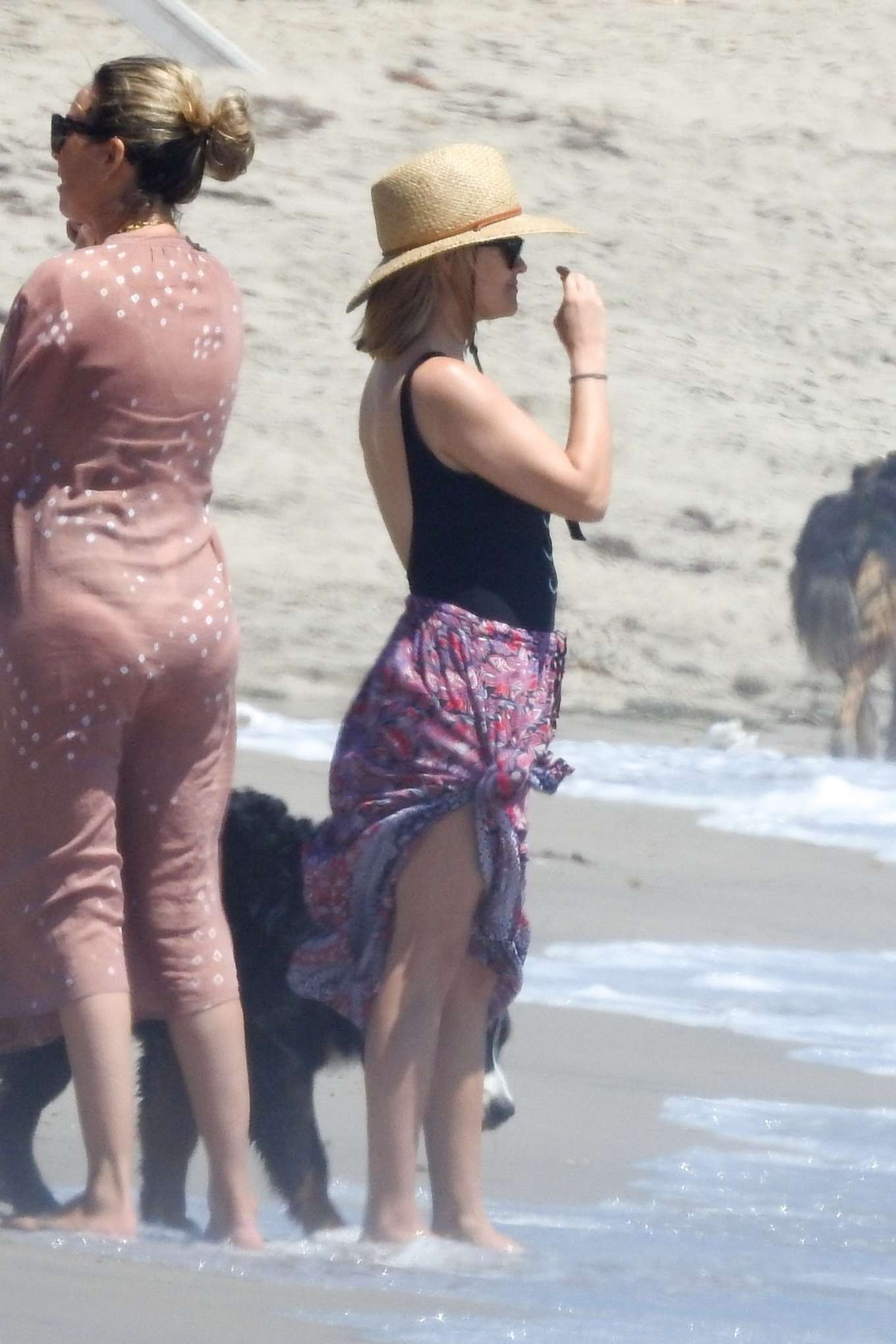 Reese Witherspoon â€“ Seen at the beach in Malibu