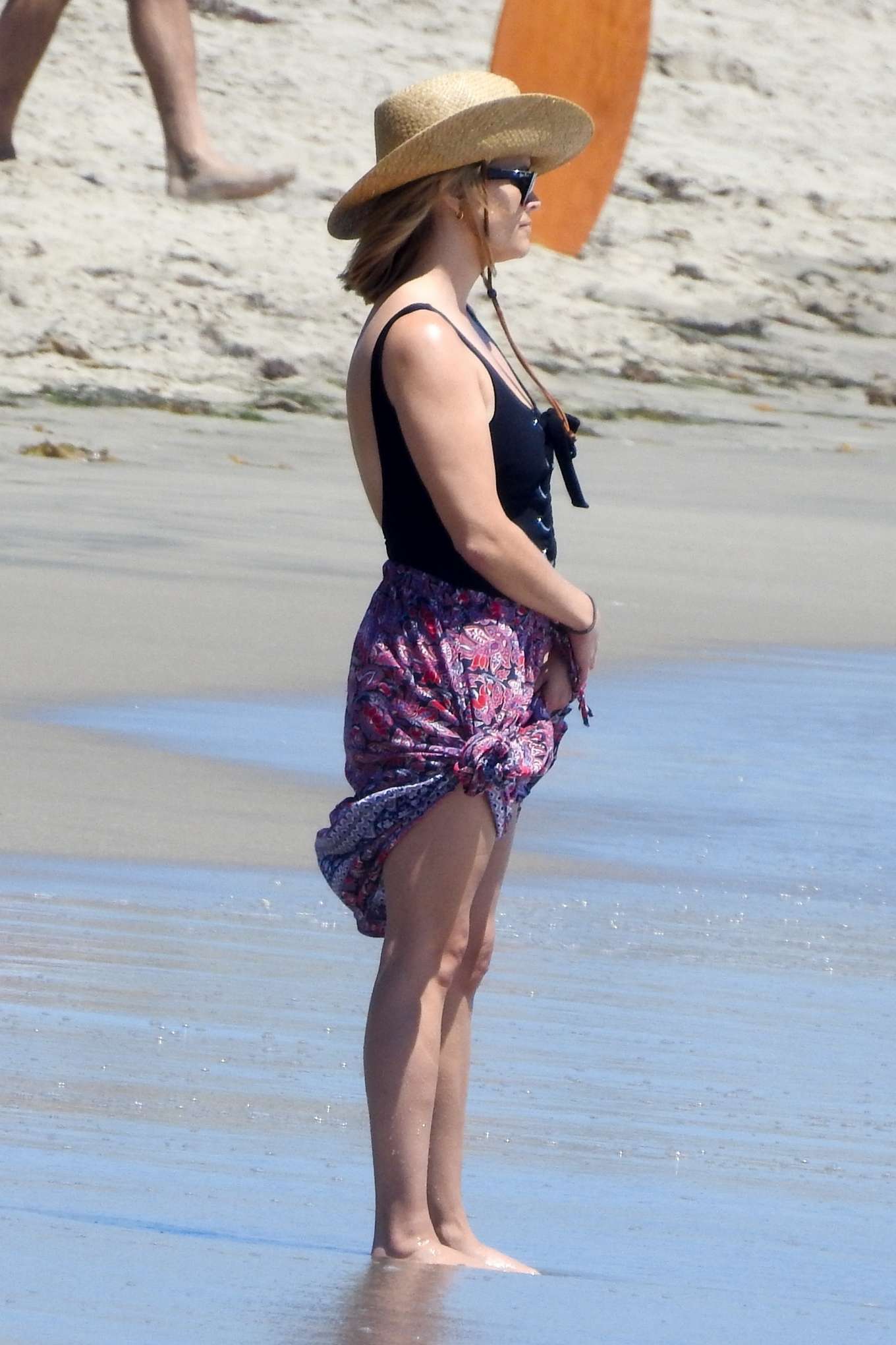 Reese Witherspoon â€“ Seen at the beach in Malibu