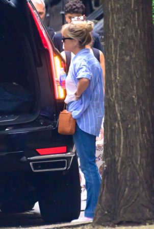 Reese Witherspoon - Seen going to the airport in New York