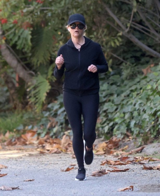 Reese Witherspoon - Seen on a jog in Los Angeles