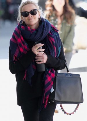 Reese Witherspoon - Shopping in Santa Monica
