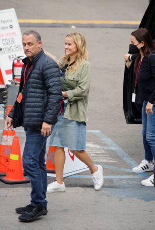 Reese Witherspoon - 'Your Place or Mine' filming in Los Angeles
