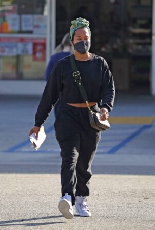 Regina King - Is seen leaving Chase bank in Los Angeles