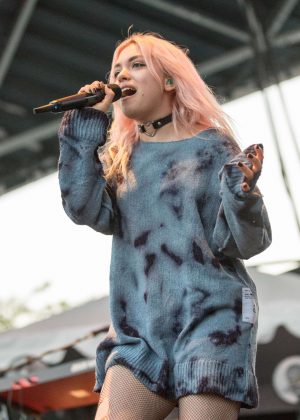 Rena Lovelis - Performs at Summerfest Music Festival 2017 in Milwaukee