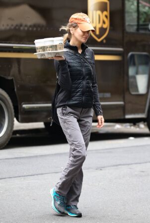 Renee Zellweger - Doing a coffee run at a local Starbuck in New York