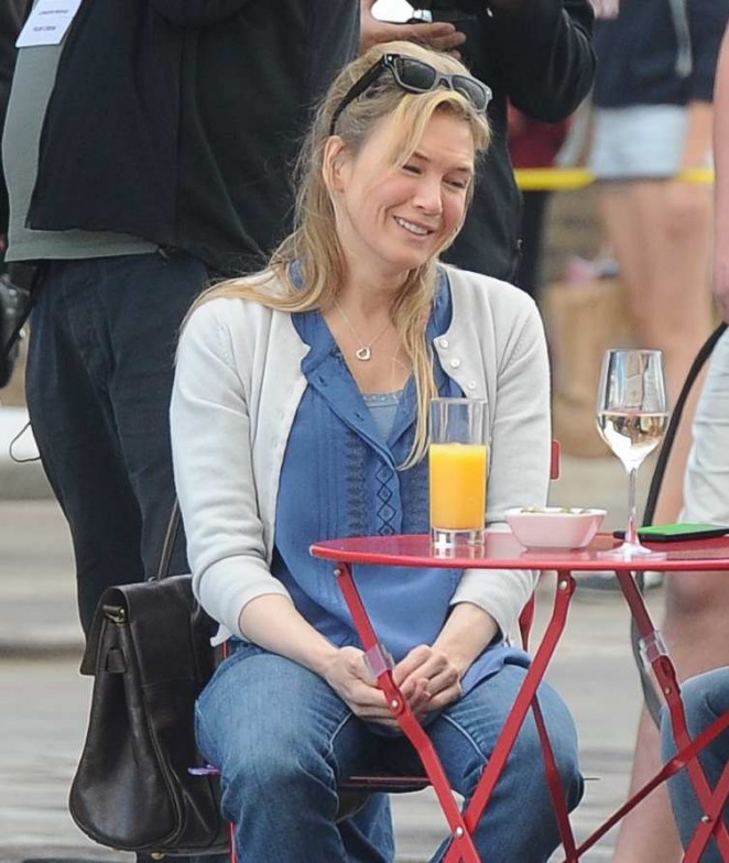 Renee Zellweger - Filming Bridget Jones Movie in Kings Cross