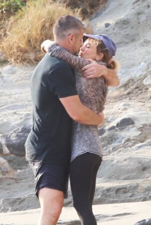 Renee Zellweger - Kisses new boyfriend Ant Anstead in Laguna Beach