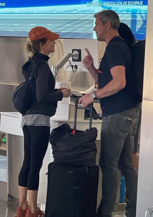Renee Zellweger - With Ant Anstead catch a flight out of Los Angeles