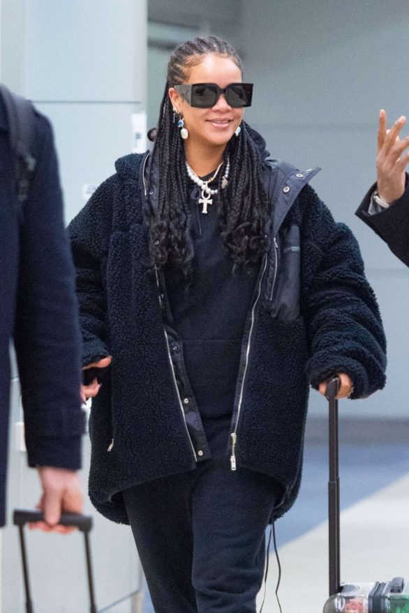 Rihanna - Arrives at JFK Airport in New York City