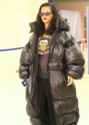 Rihanna - Arrives at JFK Airport in New York