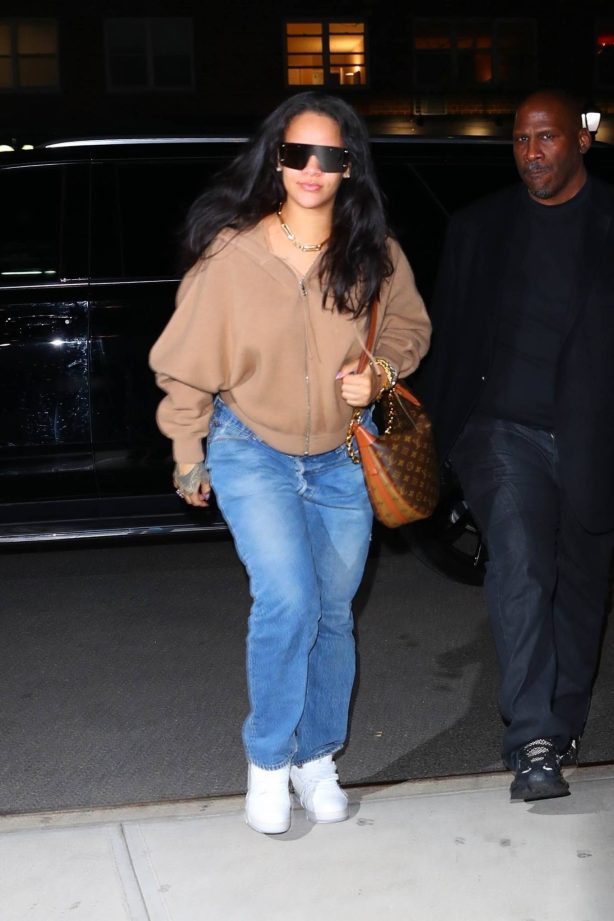 Rihanna - Arrives at The Greenwich Hotel after dinner in New York