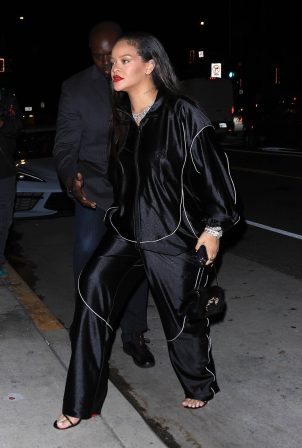 Rihanna - Arrives in Santa Monica at her go-to restaurant Giorgio Baldi