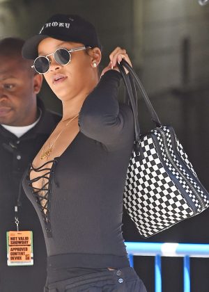Rihanna Arriving at Madison Square Garden for VMA in NY
