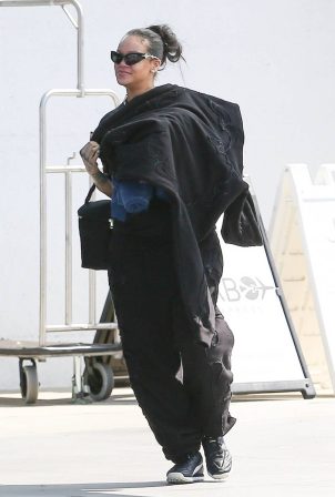 Rihanna - Arriving at the private airport at LAX in Los Angeles