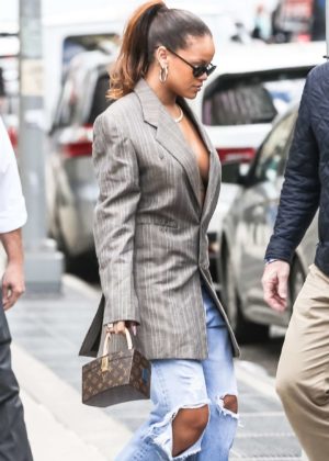 Rihanna - Arriving to New York Fashion Week in New York