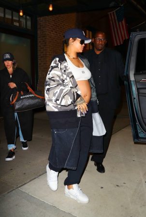 Rihanna - Catching private jet flight out of New York
