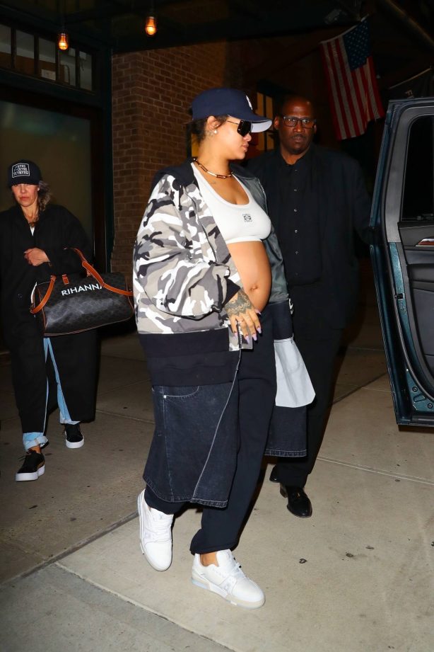 Rihanna - Catching private jet flight out of New York