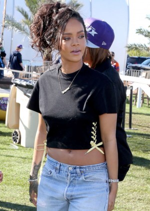 Rihanna - DIRECTV Super Fan Tailgate in Glendale