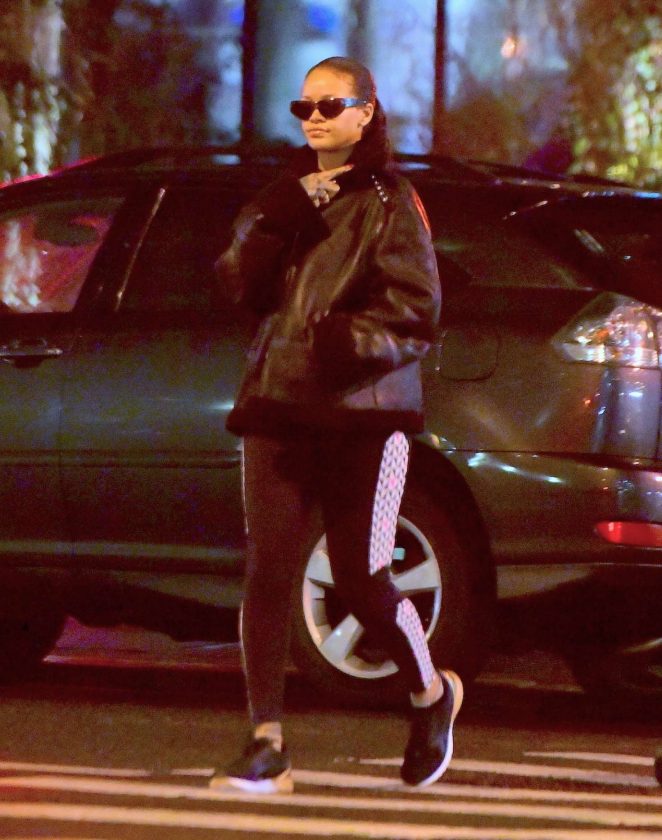 Rihanna - Heads to the Gym in New York City