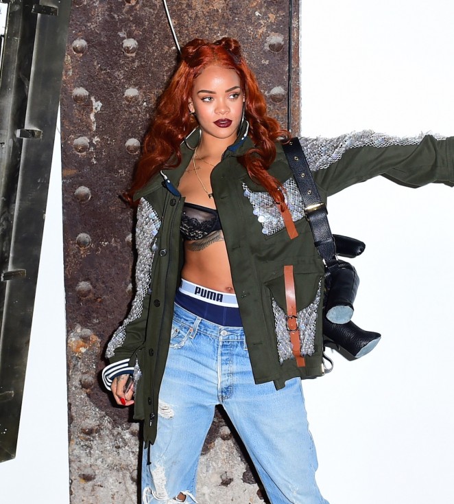 Rihanna – Impromptu Photoshoot in NYC – GotCeleb