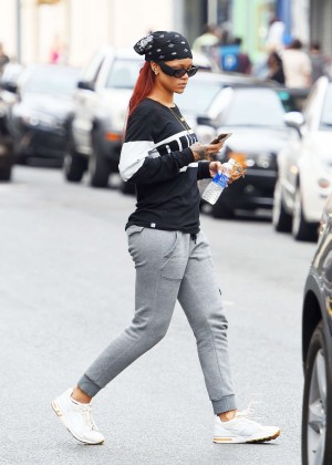Rihanna in Grey Sweats Out in NYC