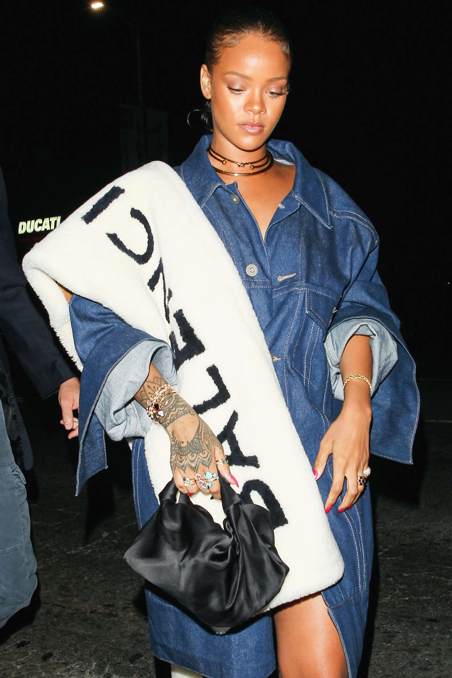 Rihanna in jeans -20 | GotCeleb