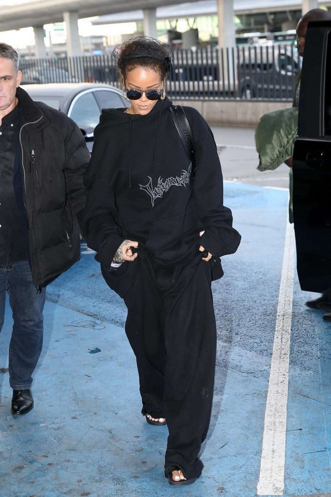 Rihanna - Leaving France After Paris Fashion Week