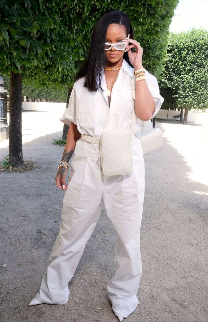 Rihanna: Louis Vuitton Show SS 2019 at Paris Fashion Week -03 | GotCeleb