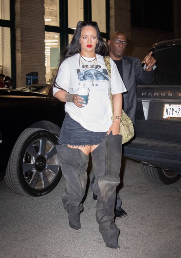 Rihanna - Night out in Manhattan